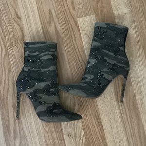 Sparkly camo booties with black & white racing ribbon accents on back
